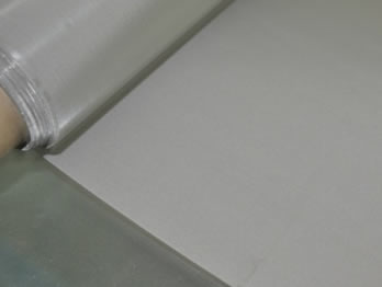 Stainless steel micron-rated wire cloth for fine filtration