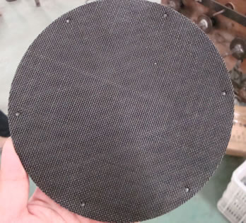 A black wire sintered filter disc with welded edge without border frame